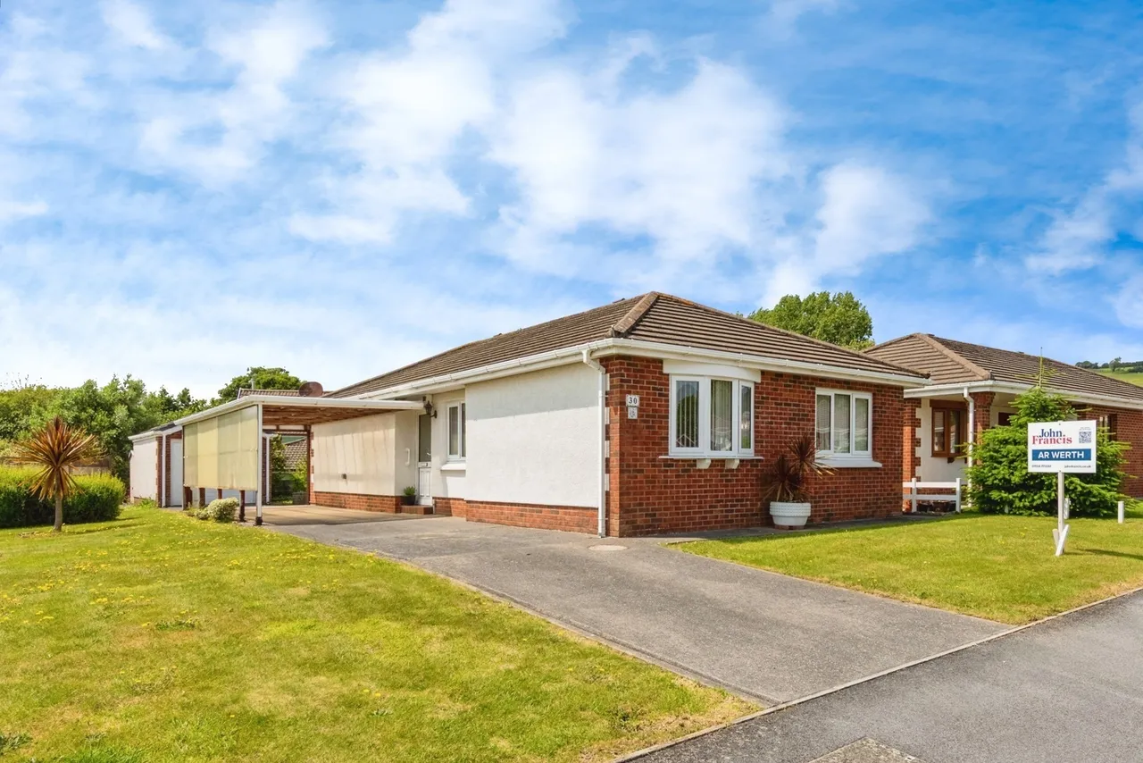 3 bed house for sale, Parc Tyisha, Burry Port, SA16