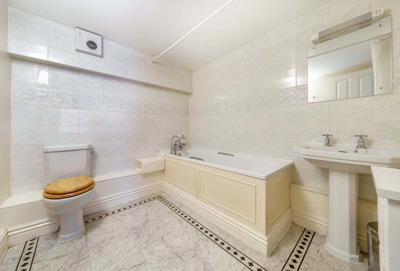St. Georges Place, Cheltenham, GL50 3PX, photo 8