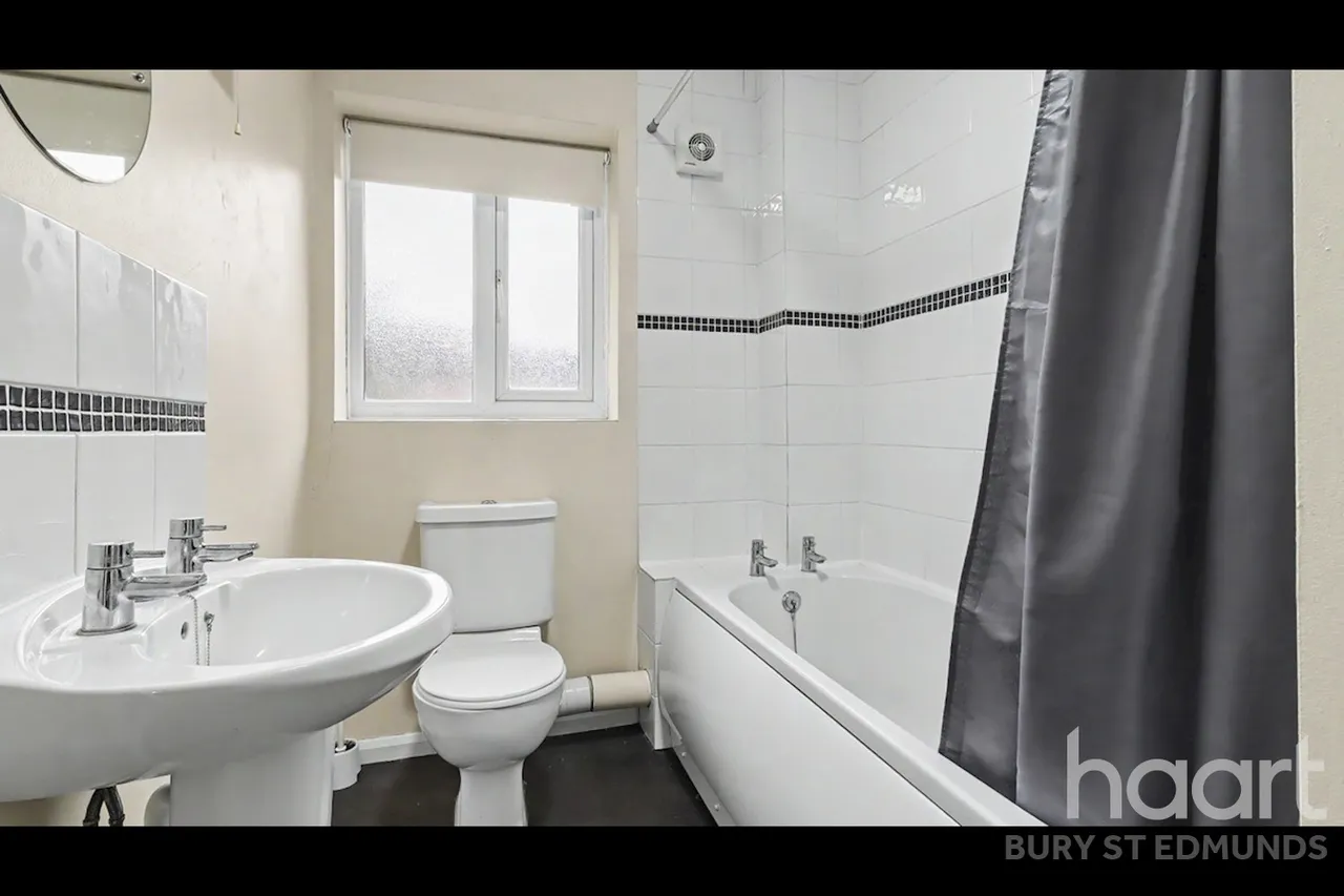 Greenways Crescent, Bury St Edmunds, IP32, photo 6