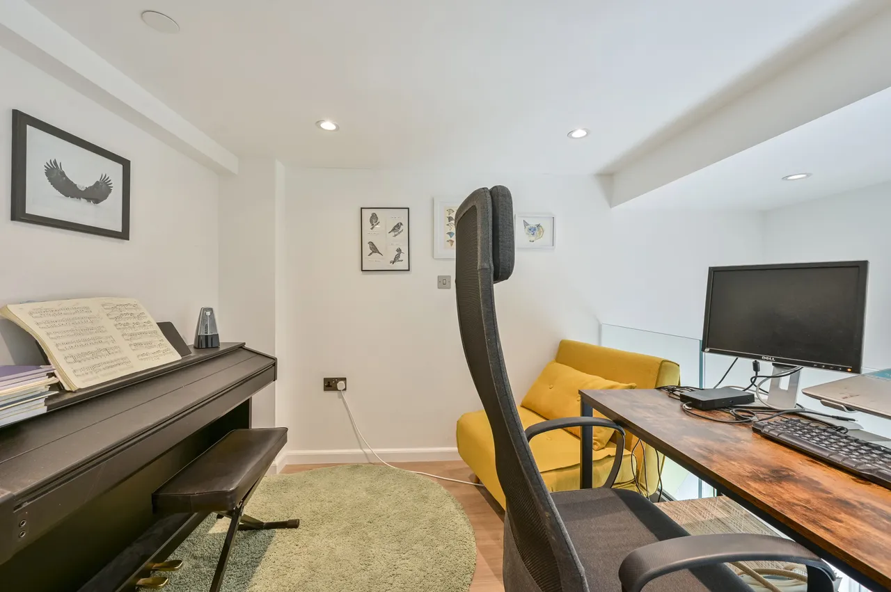 London, SW20, photo 12