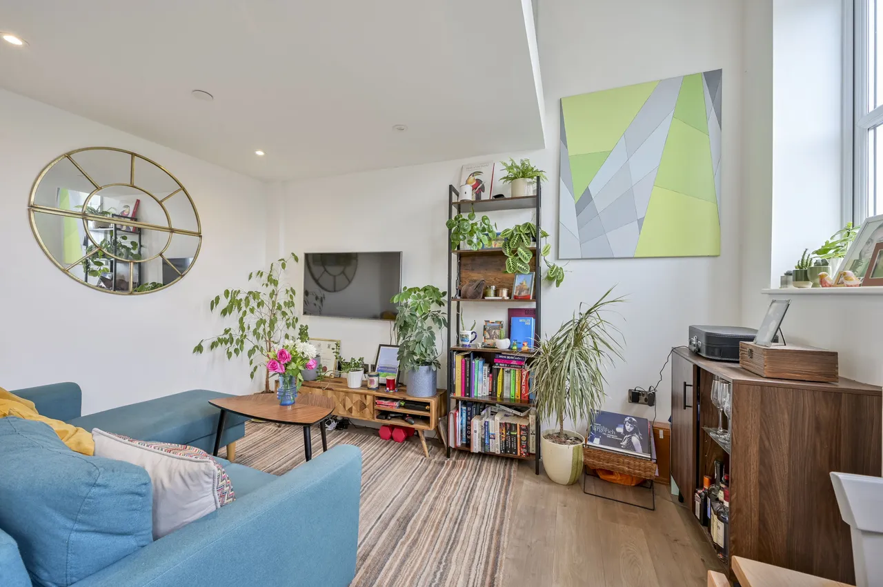 London, SW20, photo 6