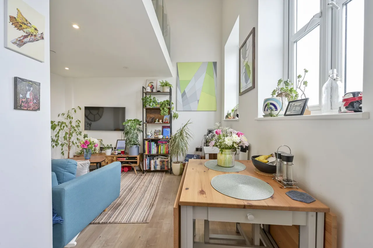 1 bed flat for sale, London, SW20