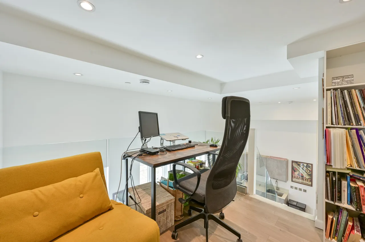London, SW20, photo 11