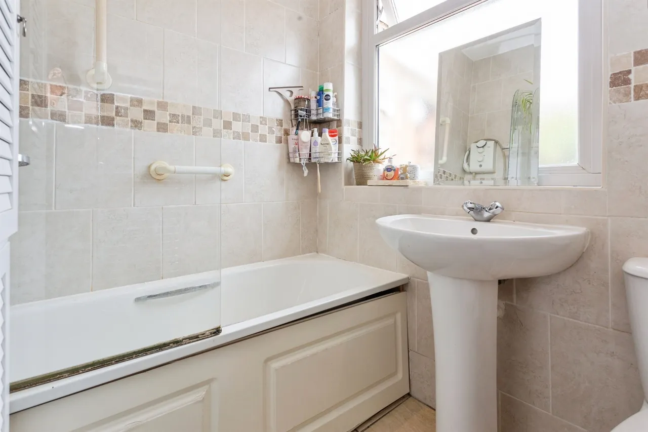 Chester Drive, Harrow, photo 5