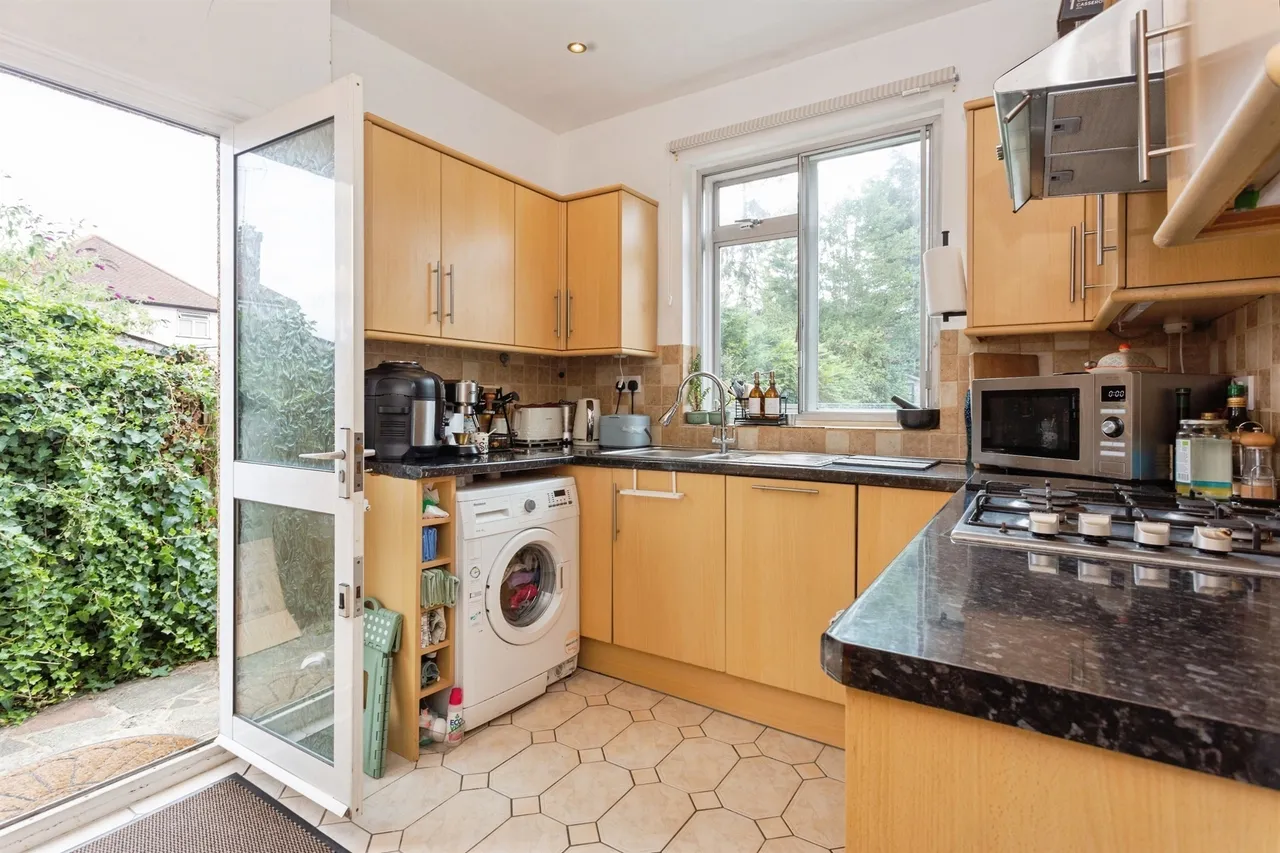 Chester Drive, Harrow, photo 3