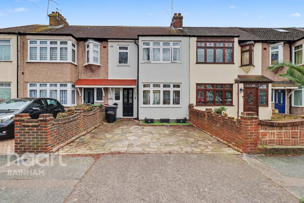 3 bed house for sale, Grove Park Road, Rainham, RM13