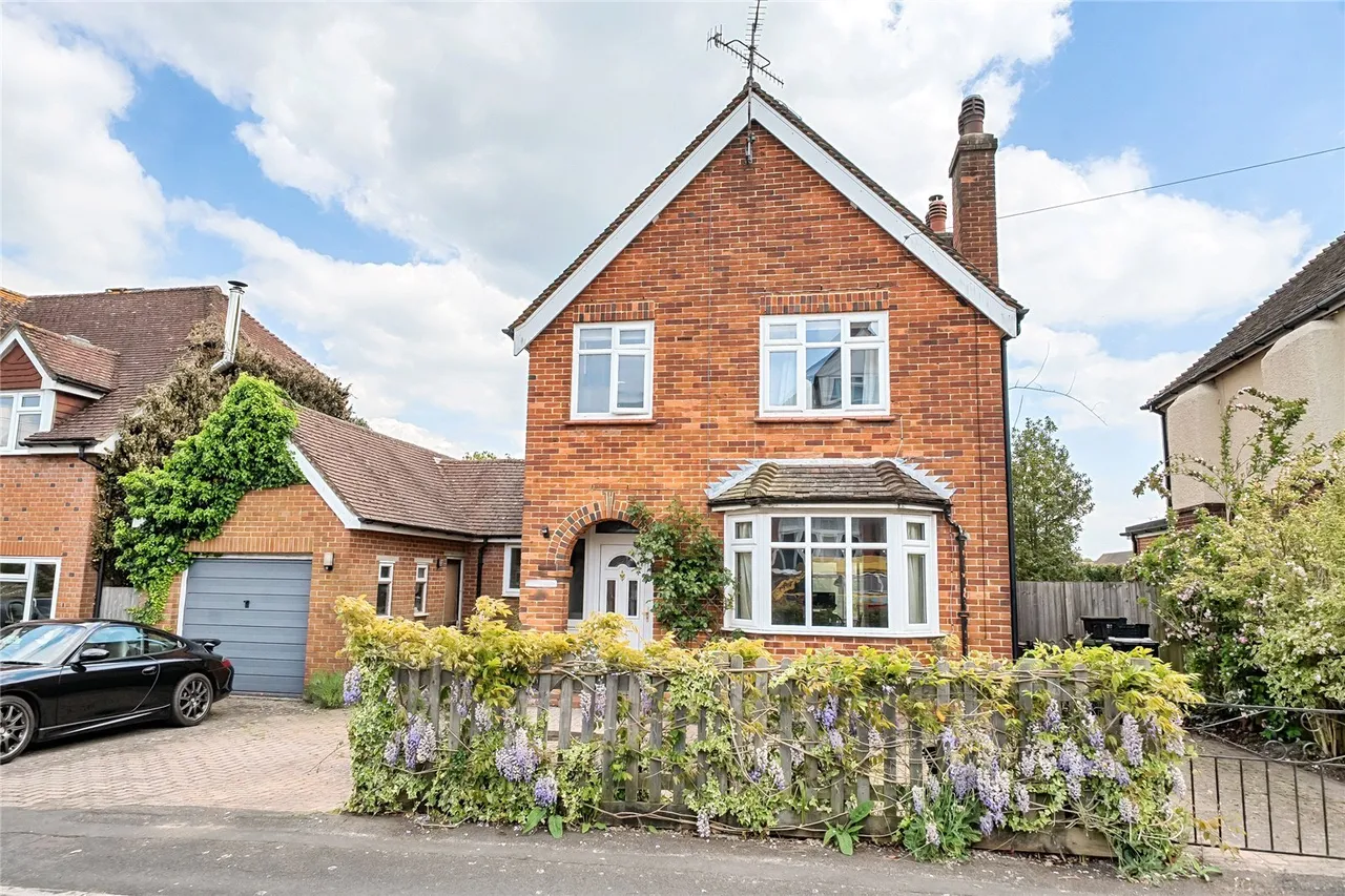 3 bed house for sale, Queens Road, Alton, GU34