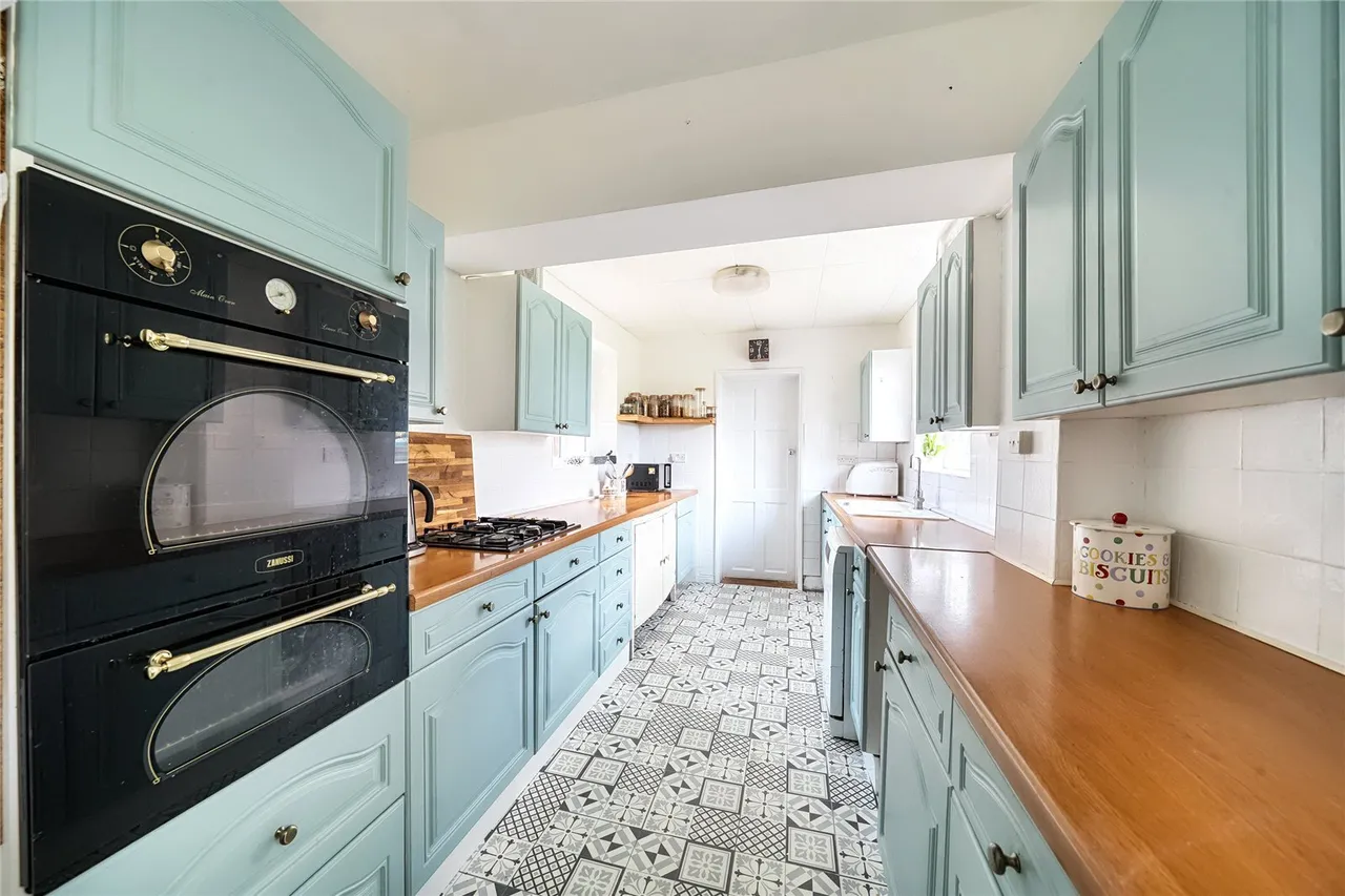 Queens Road, Alton, GU34, photo 2