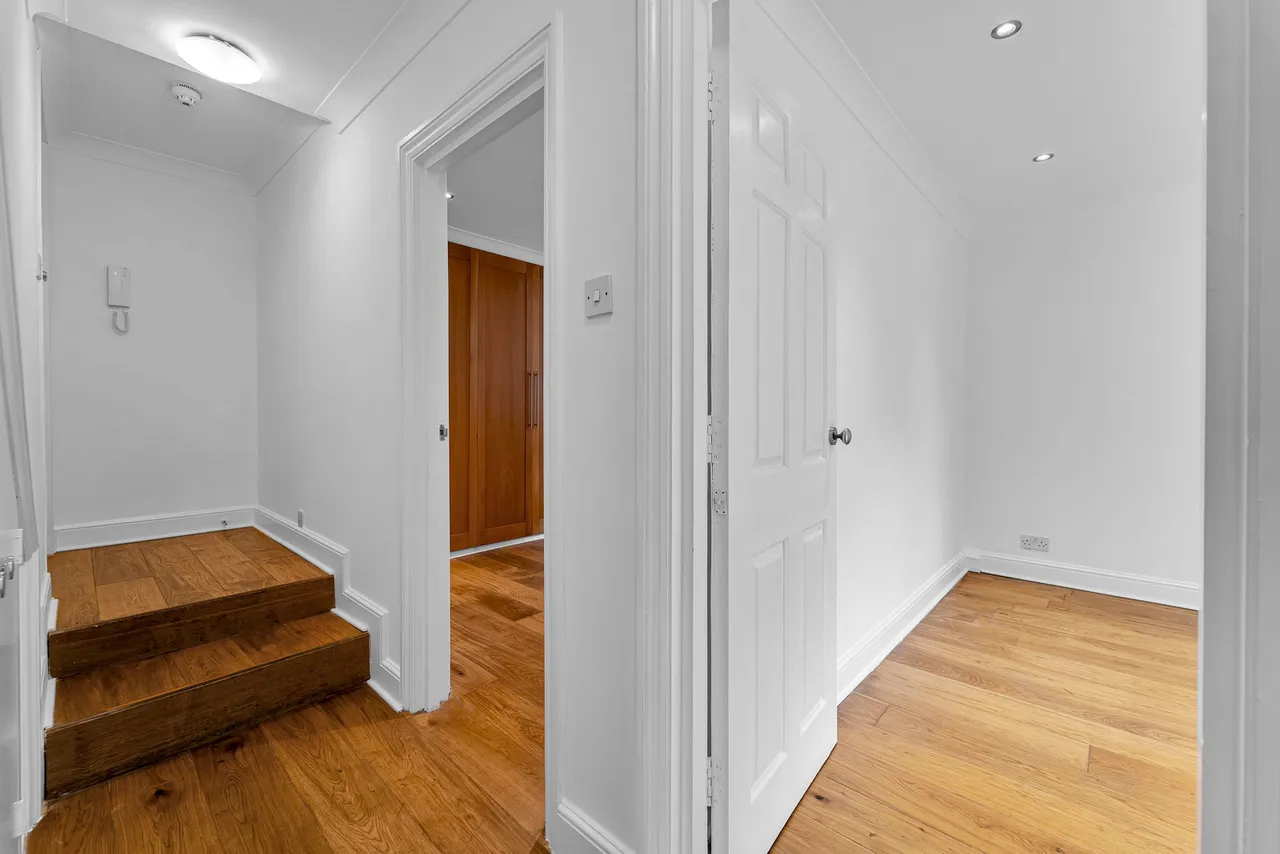 Madeley Road, Ealing, London, W5, photo 10