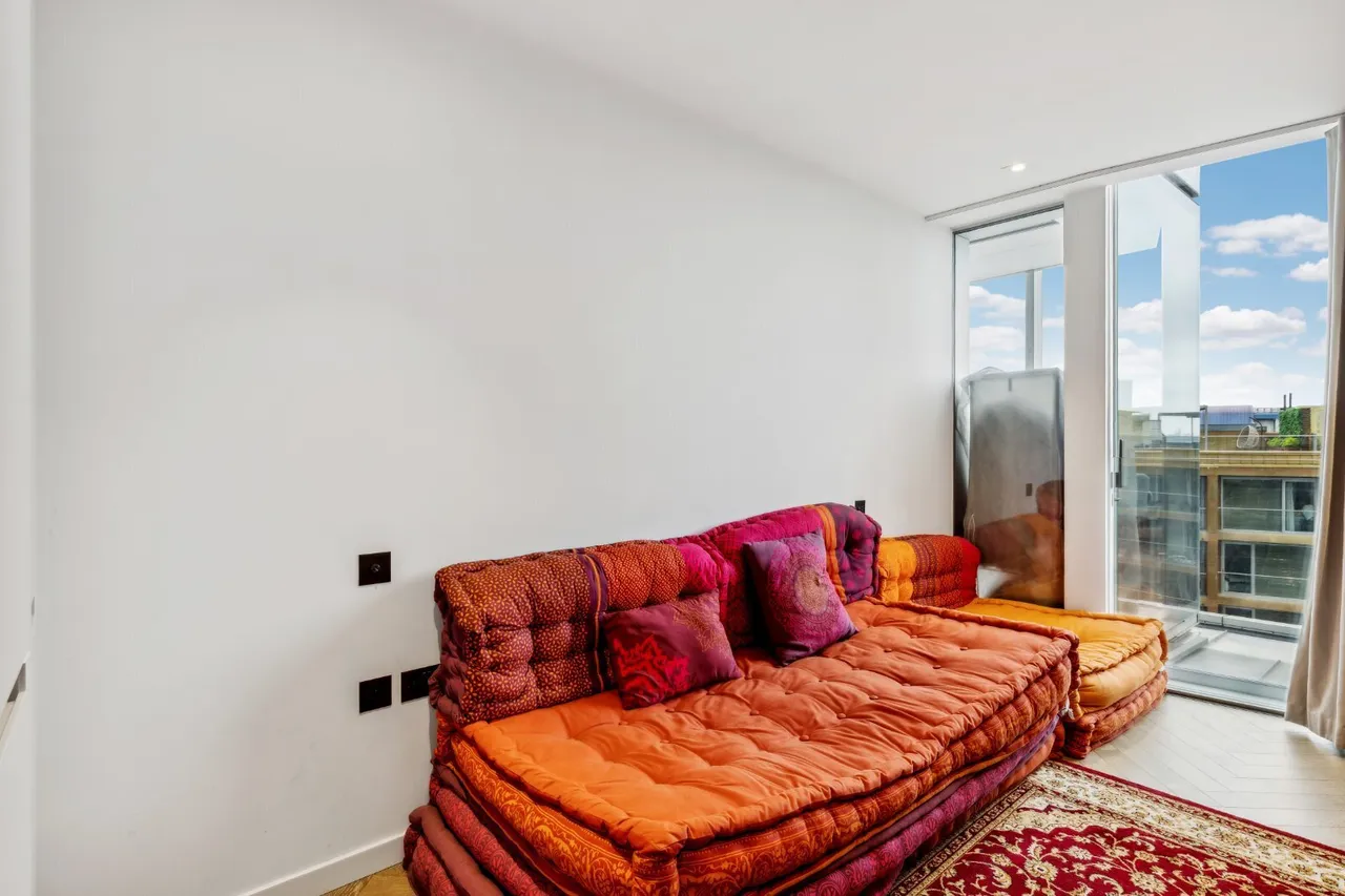 Circus Road West, London, SW11, photo 12