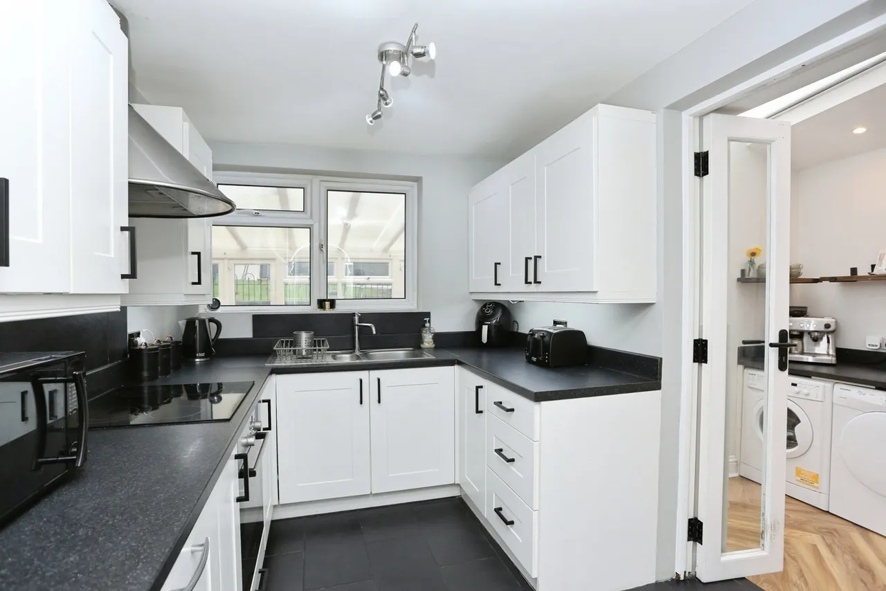 Frimley Close, New Addington, Surrey, CR0, photo 3