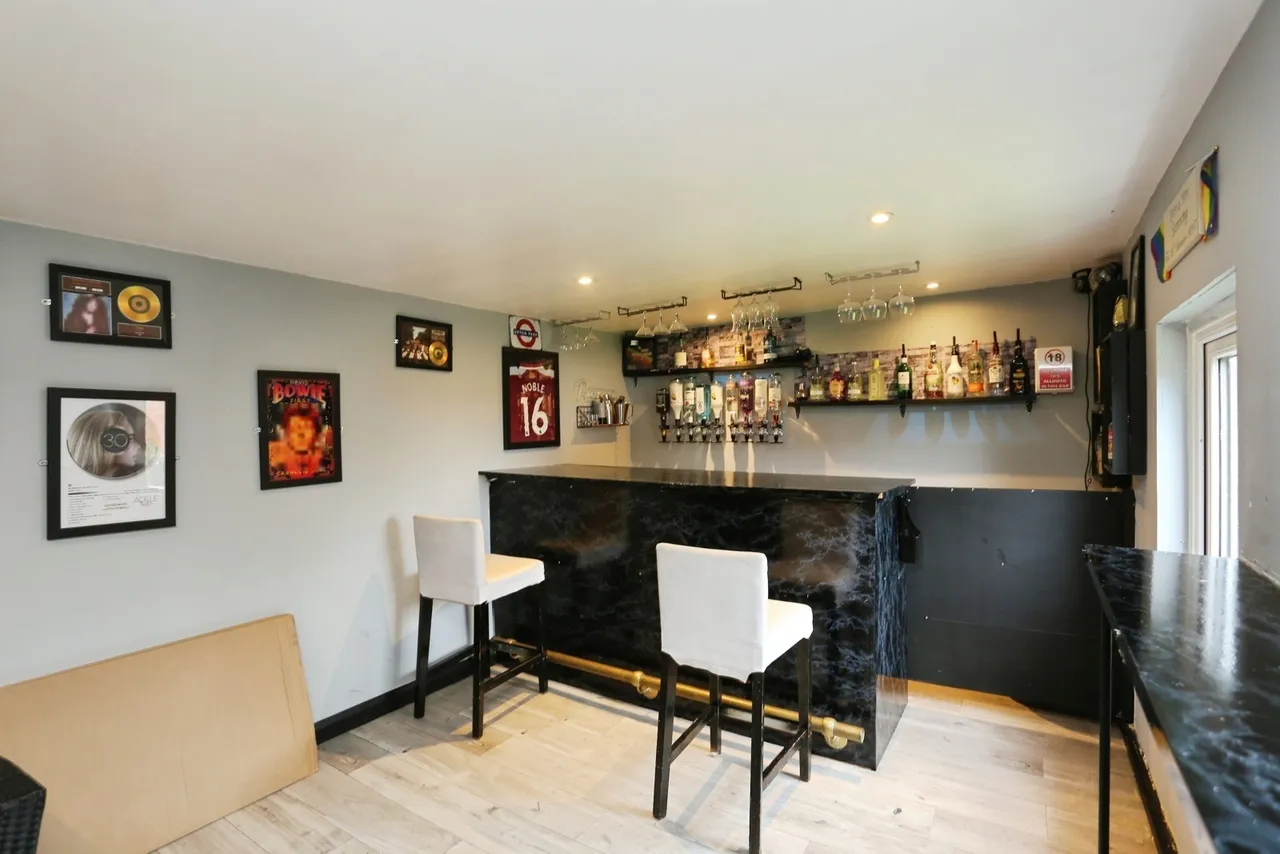 Frimley Close, New Addington, Surrey, CR0, photo 14