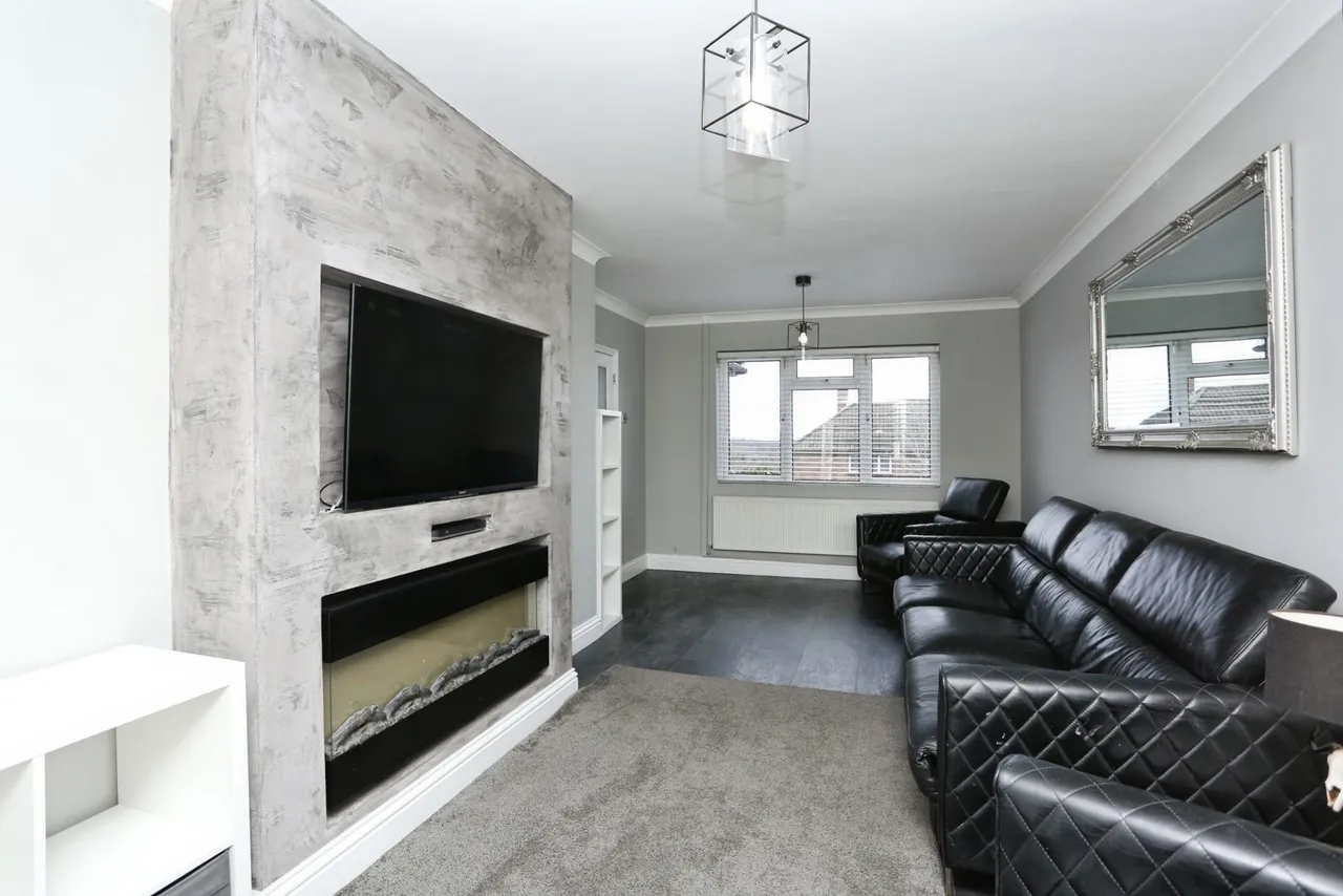 Frimley Close, New Addington, Surrey, CR0, photo 2