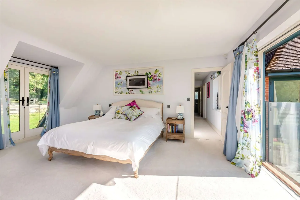Winterbourne Road, Berkshire, United Kingdom, RG20 8AY, photo 12