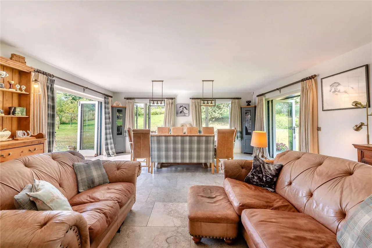 Winterbourne Road, Berkshire, United Kingdom, RG20 8AY, photo 4