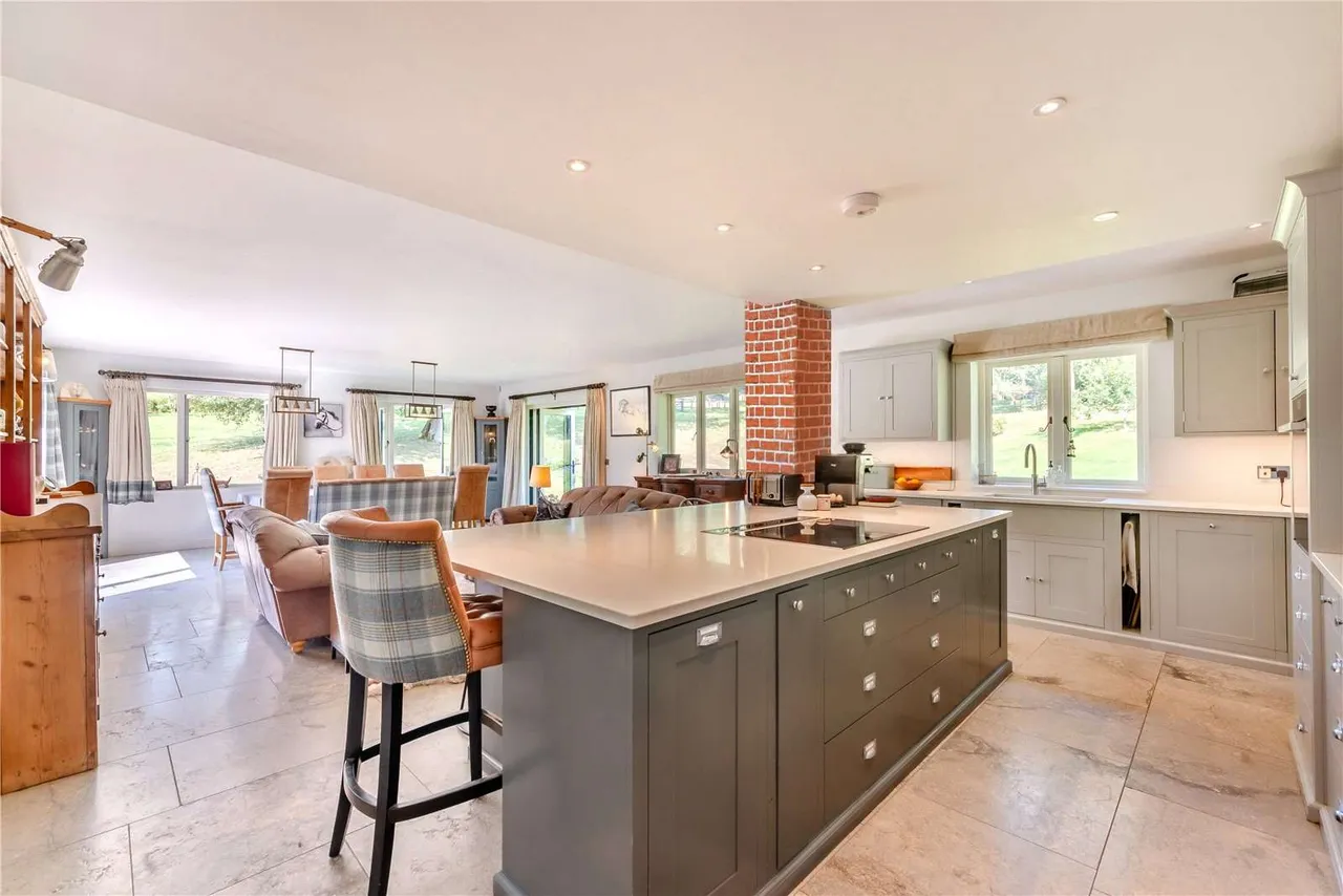 Winterbourne Road, Berkshire, United Kingdom, RG20 8AY, photo 3