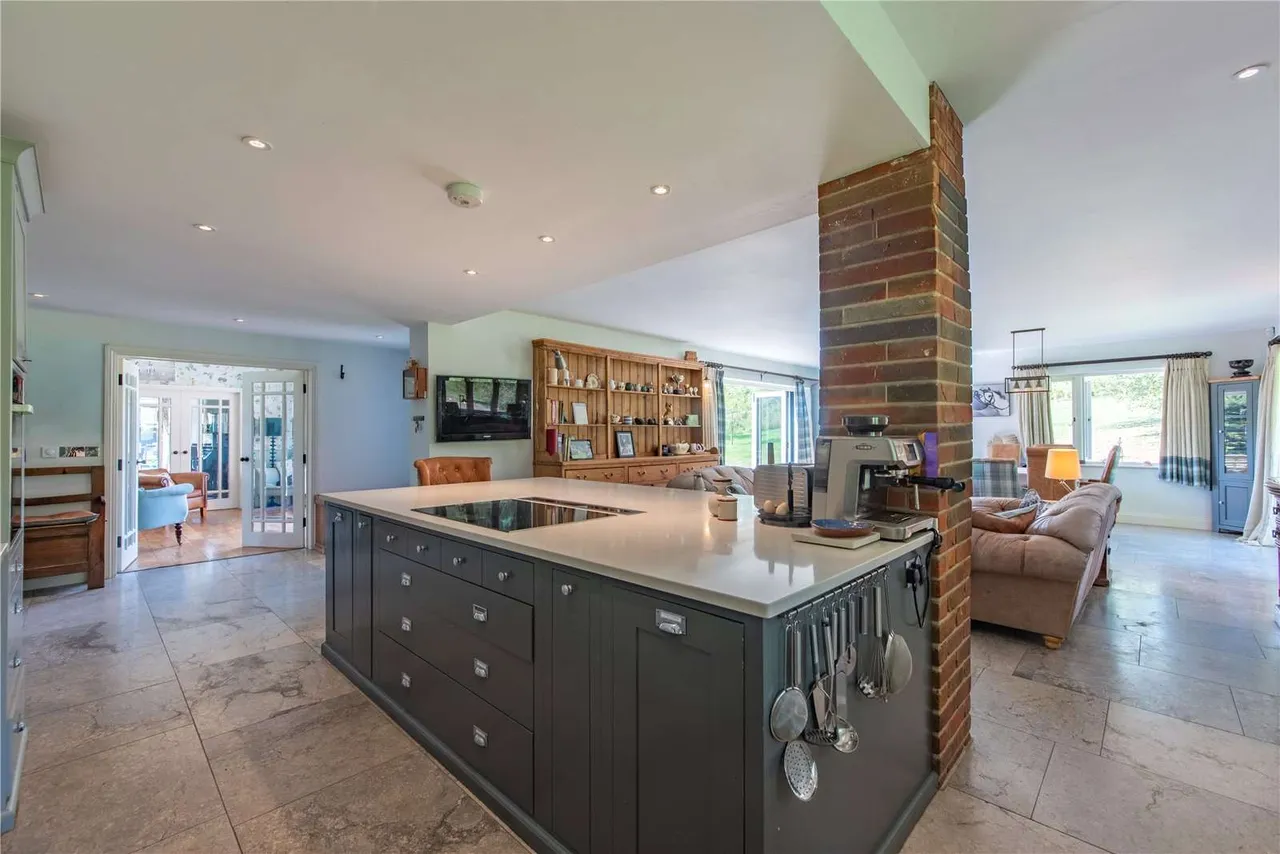 Winterbourne Road, Berkshire, United Kingdom, RG20 8AY, photo 5
