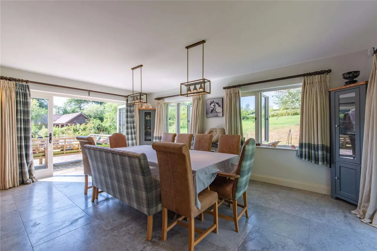 Winterbourne Road, Berkshire, United Kingdom, RG20 8AY, photo 6