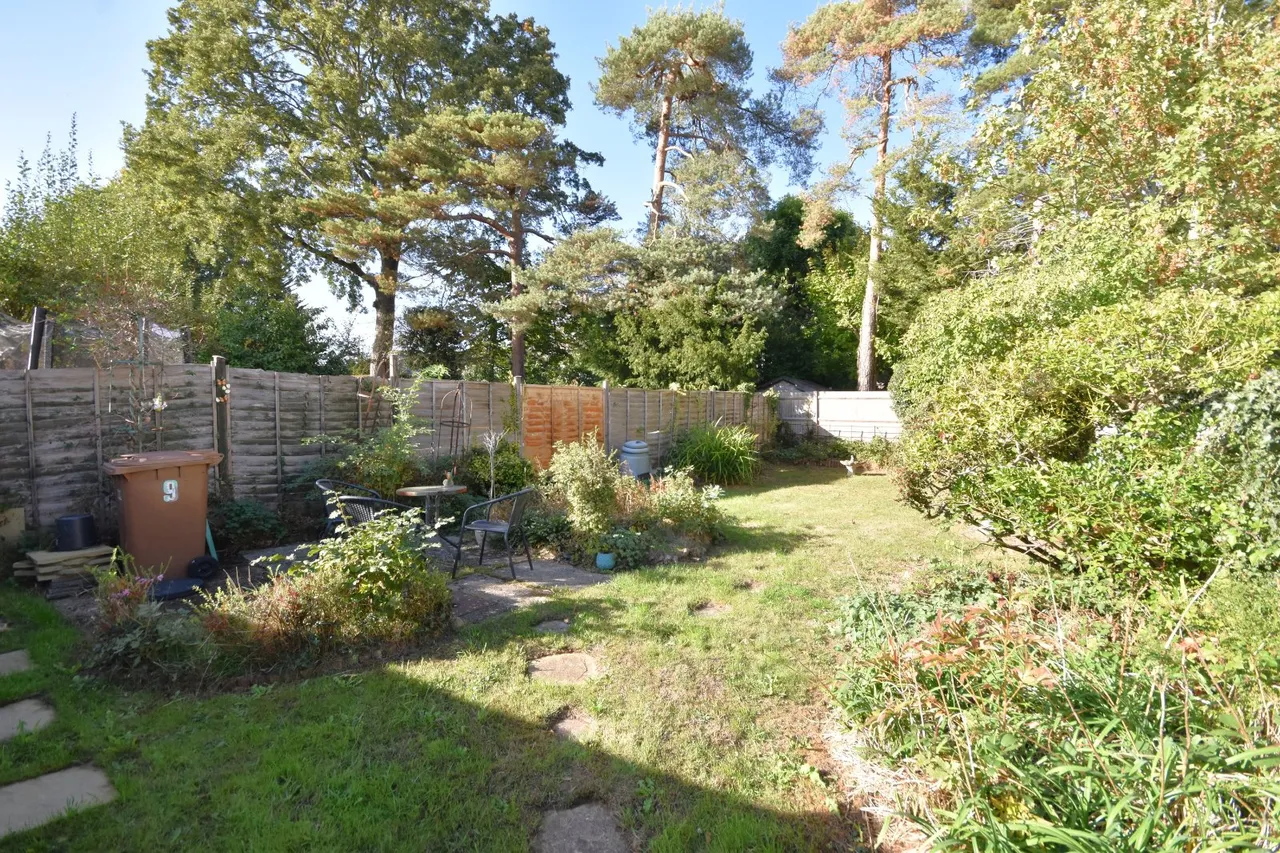 Meadowcroft Close, Horley, RH6, photo 3