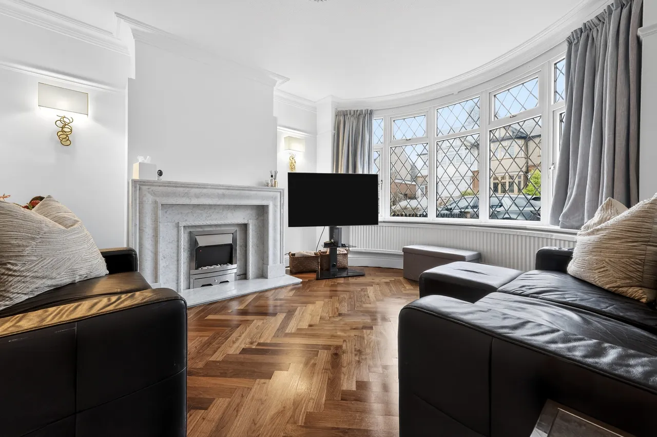 Wardown Crescent, Luton, photo 6