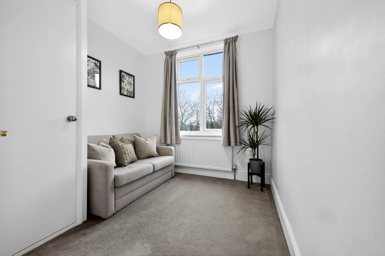 Wardown Crescent, Luton, photo 11