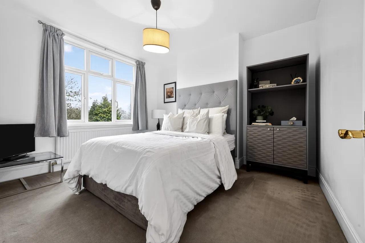 Wardown Crescent, Luton, photo 10