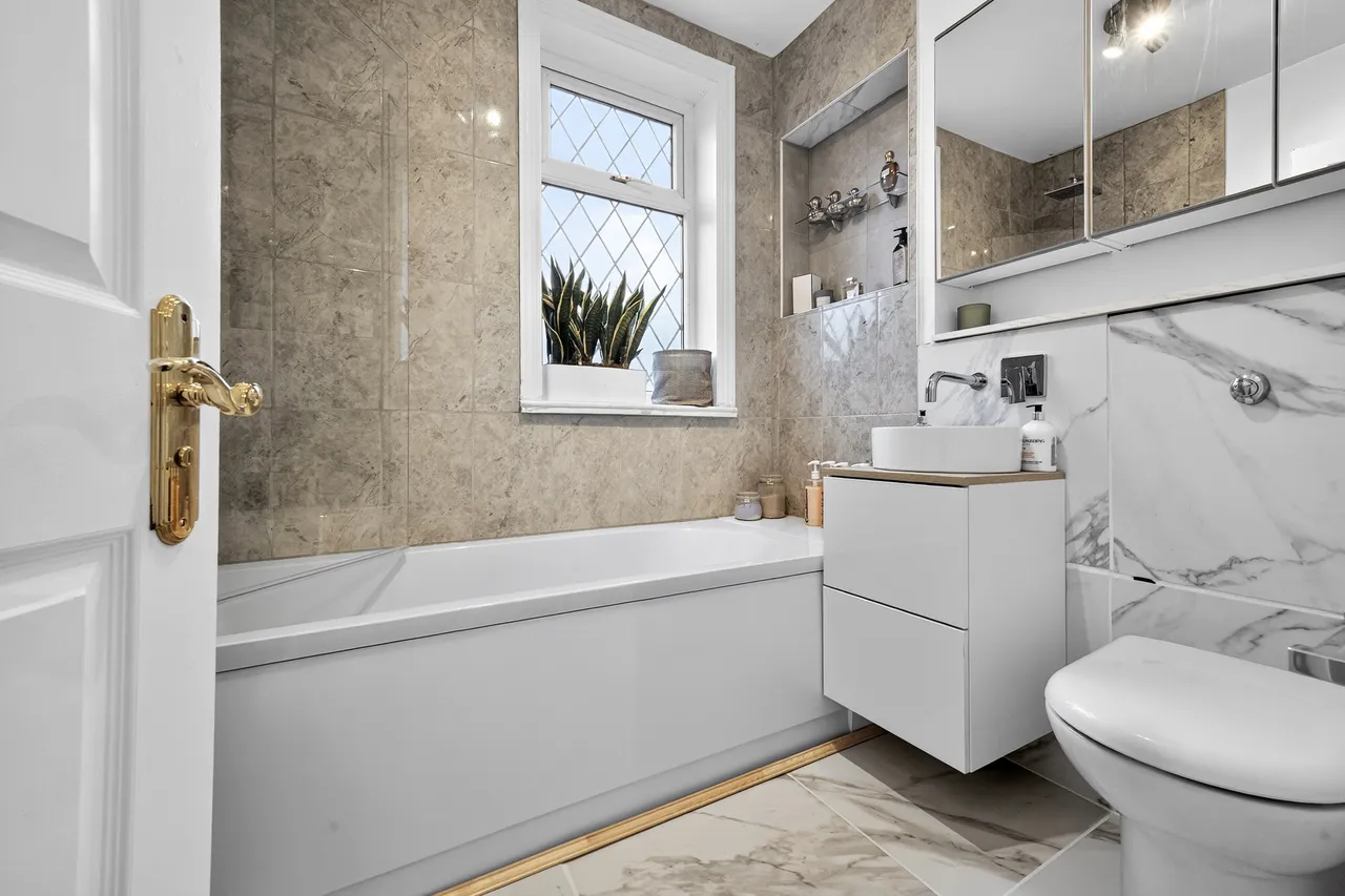 Wardown Crescent, Luton, photo 12