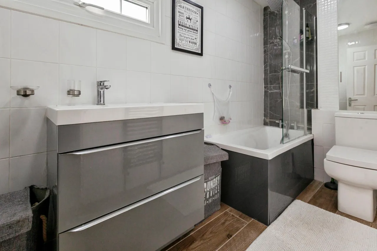 Wood Close, Windsor, SL4, photo 13