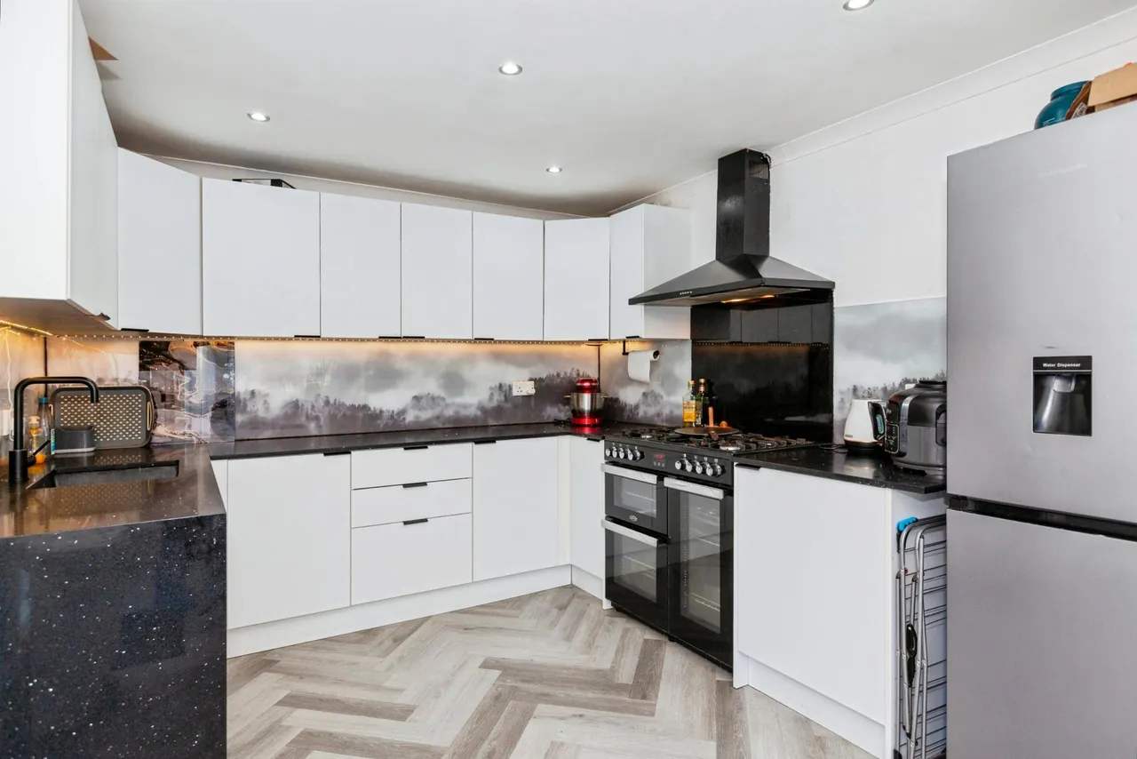 Wood Close, Windsor, SL4, photo 20