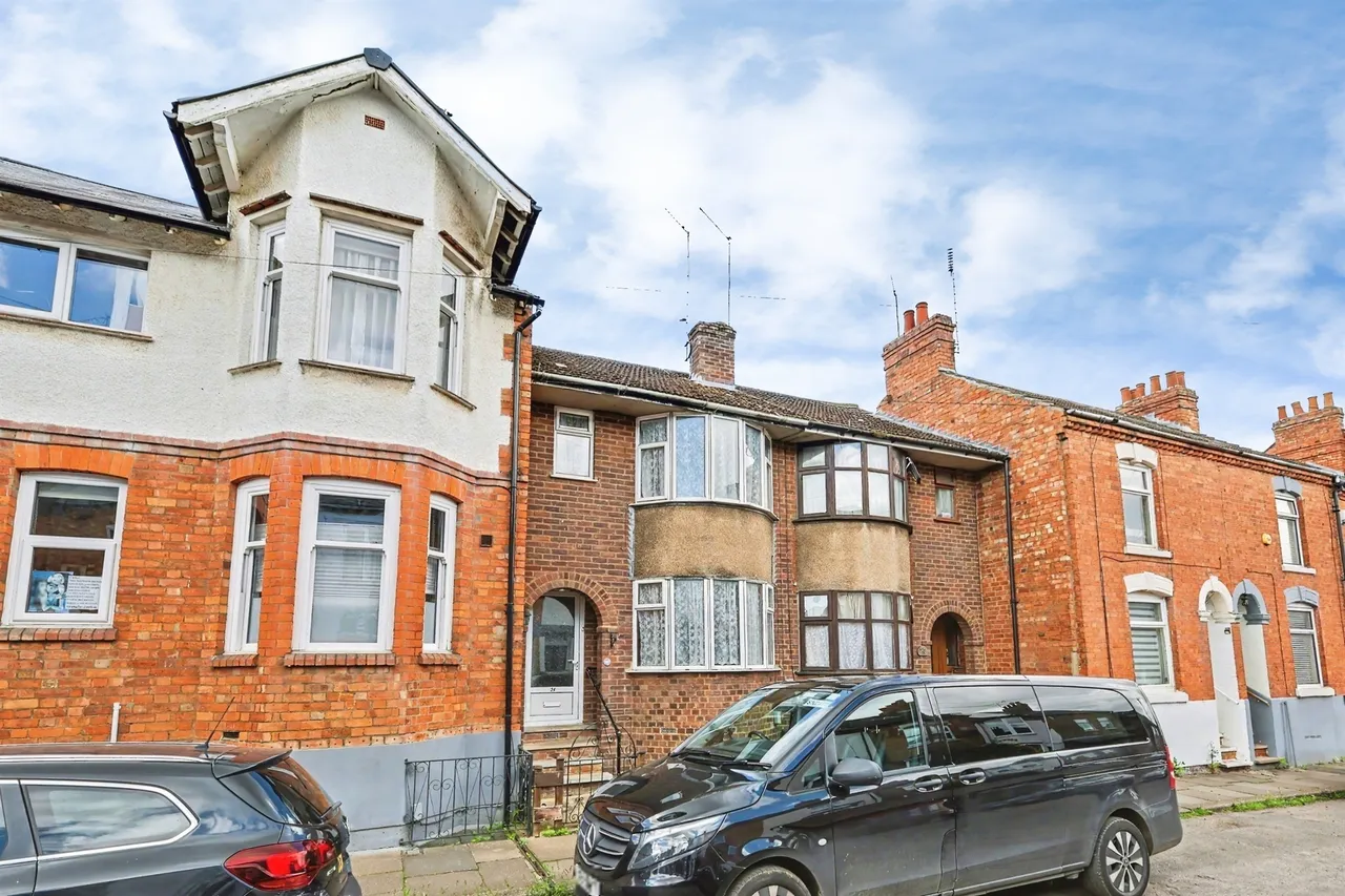 2 bed house for sale — Chaucer Street, Northampton