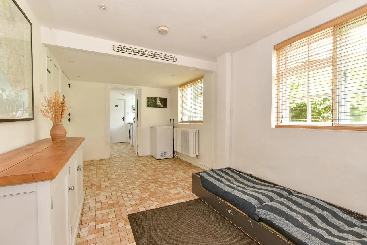 Brighstone, PO30, photo 11