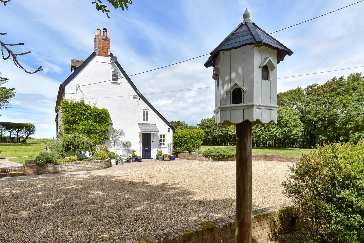Brighstone, PO30, photo 19