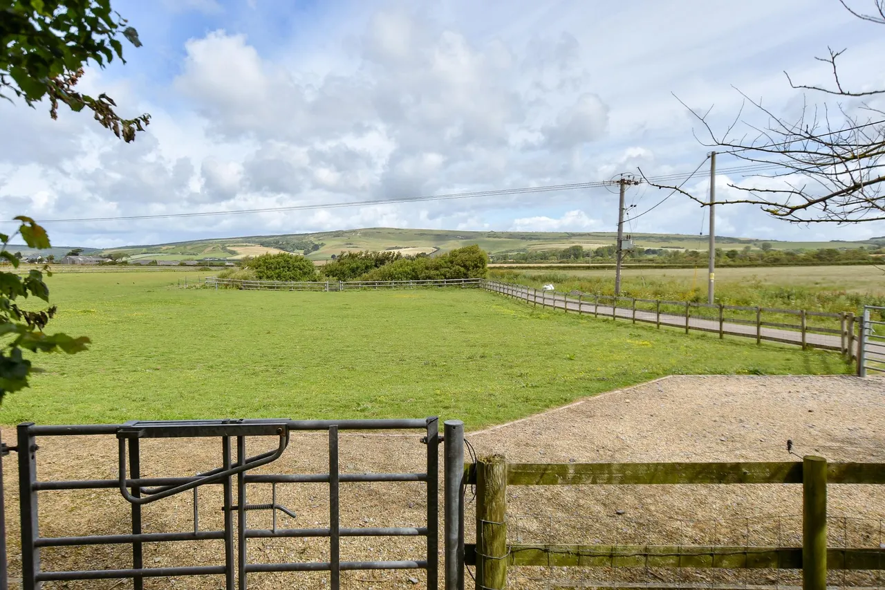 Brighstone, PO30, photo 4