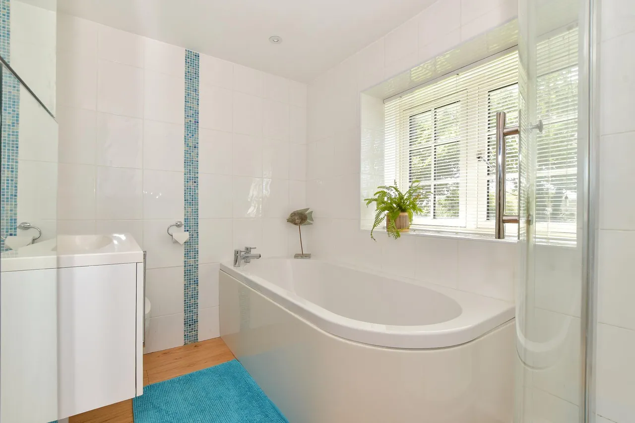Brighstone, PO30, photo 14