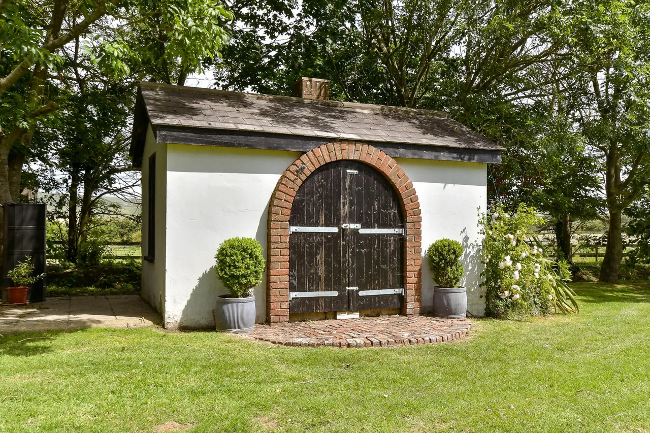 Brighstone, PO30, photo 21