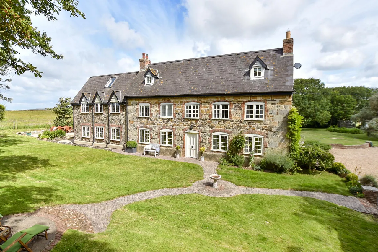 5 bed house for sale, Brighstone, PO30