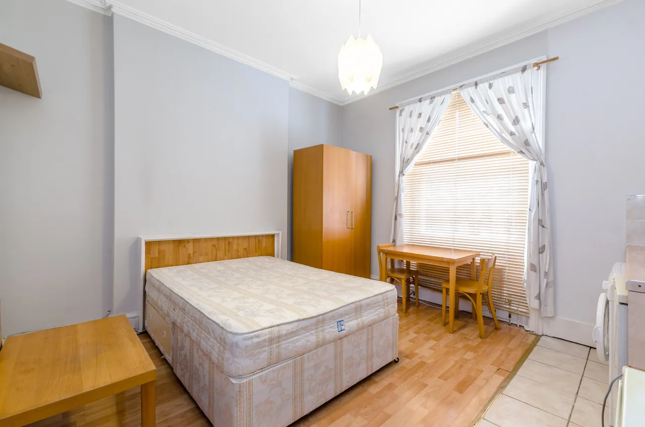 Flat 10, 13 Adamson Road, London, photo 2