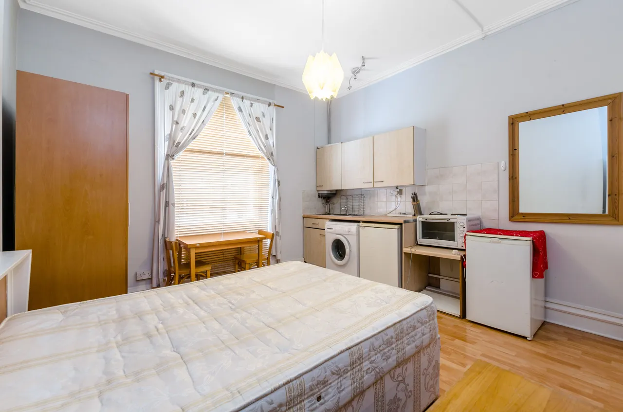 Flat 10, 13 Adamson Road, London, photo 3