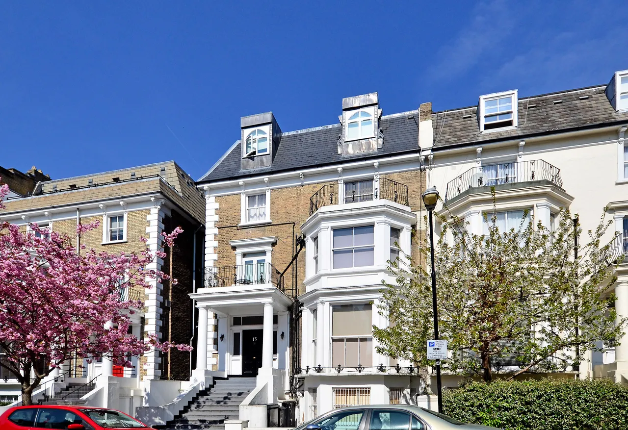 flat to rent — Flat 10, 13 Adamson Road, London