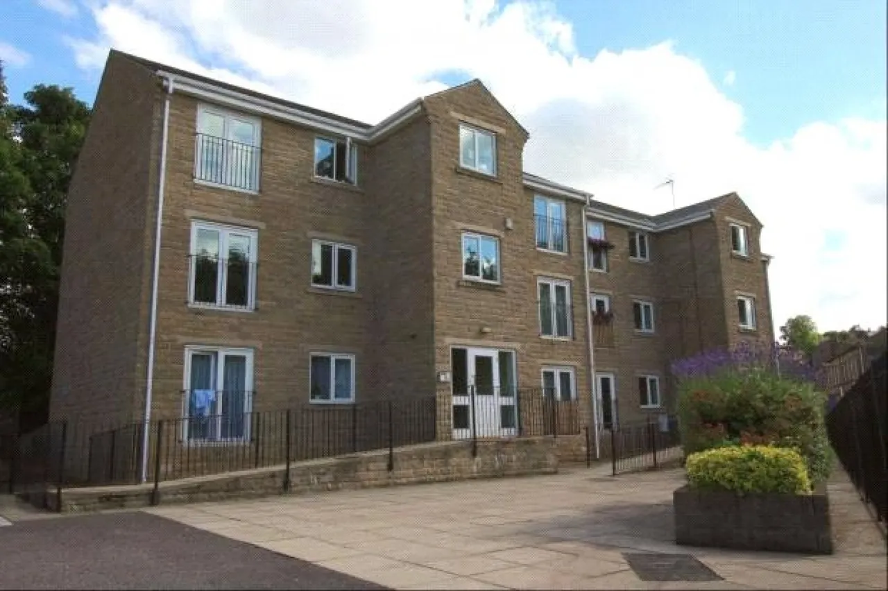 2 bed flat for sale, Balme Road, Cleckheaton, BD19