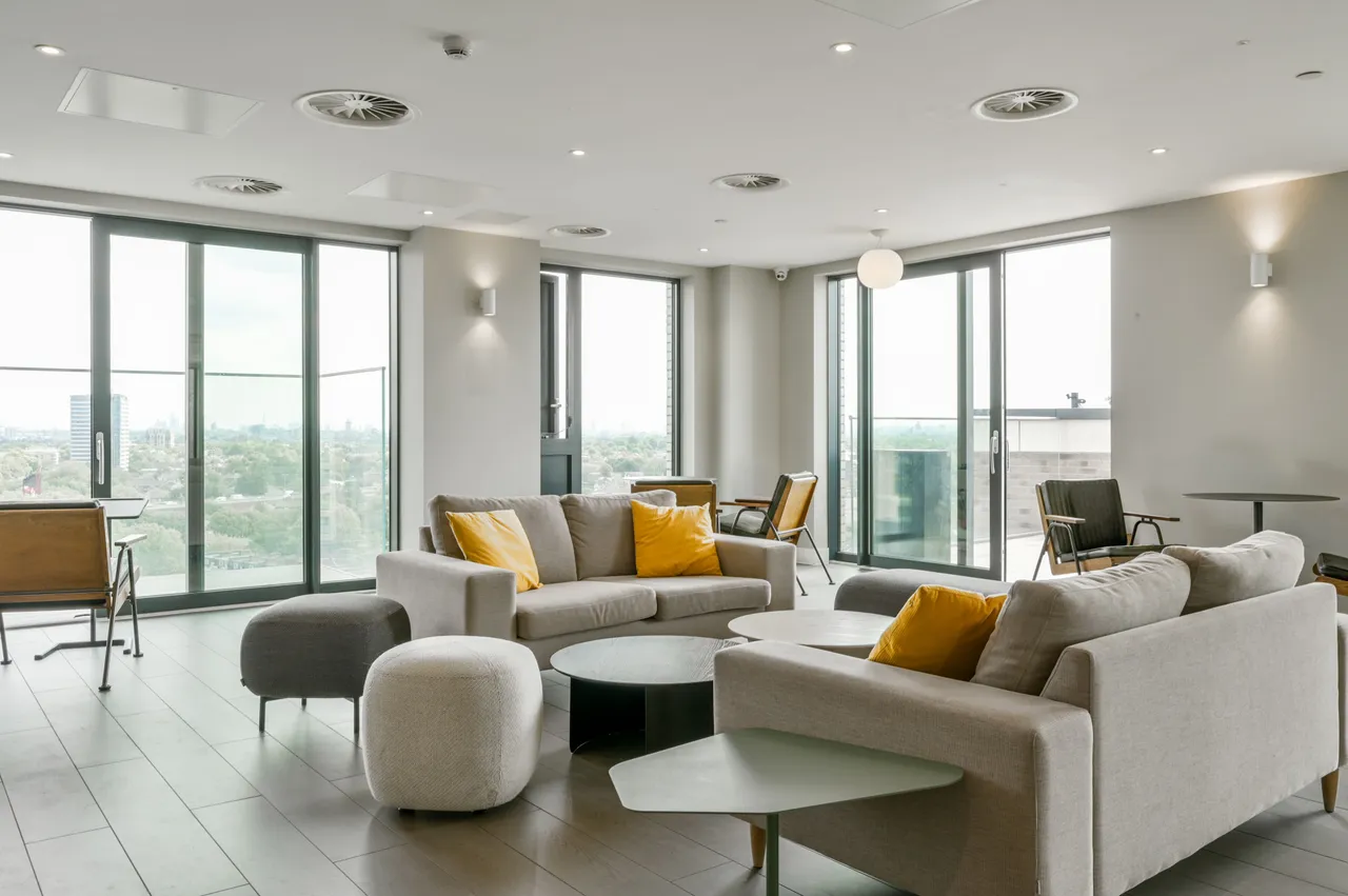 1 bed flat to rent — Flat 815, Galleria House, Brentford