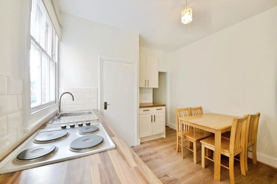 Squires Lane, London, N3, photo 11