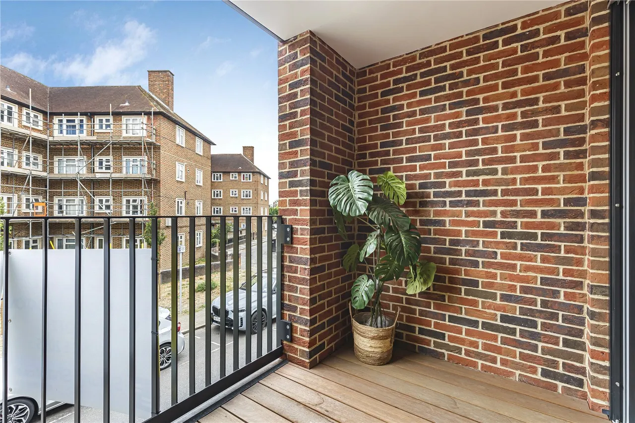 Priests Bridge, East Sheen, SW14, photo 9