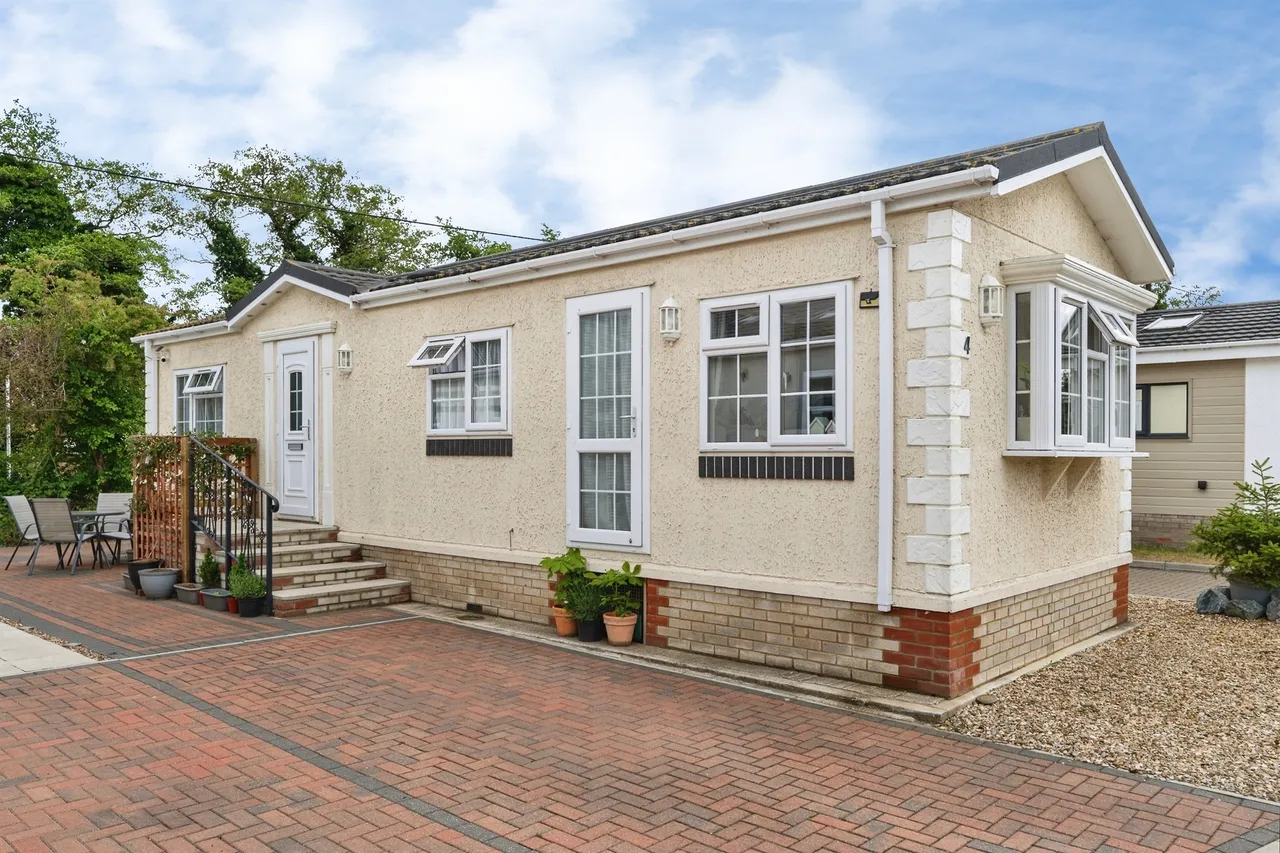 2 bed park home for sale — Rookery Drove, Beck Row, Bury St. Edmunds