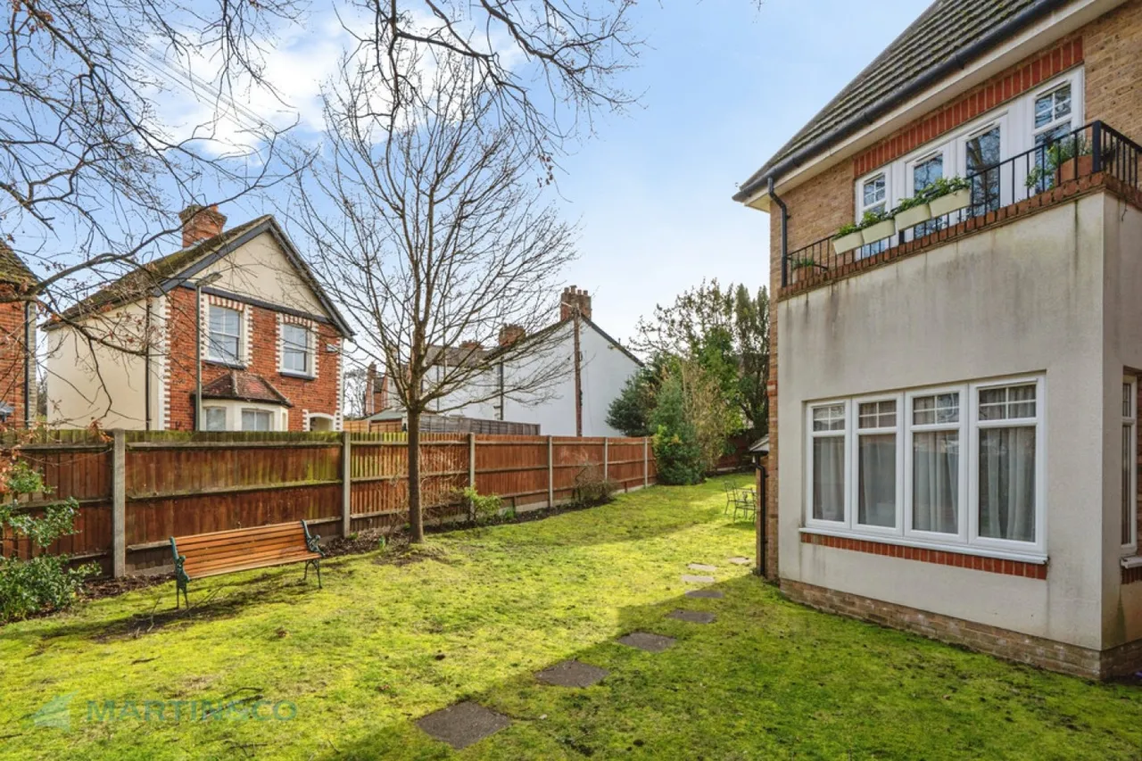 College Road, Woking, Surrey, photo 12