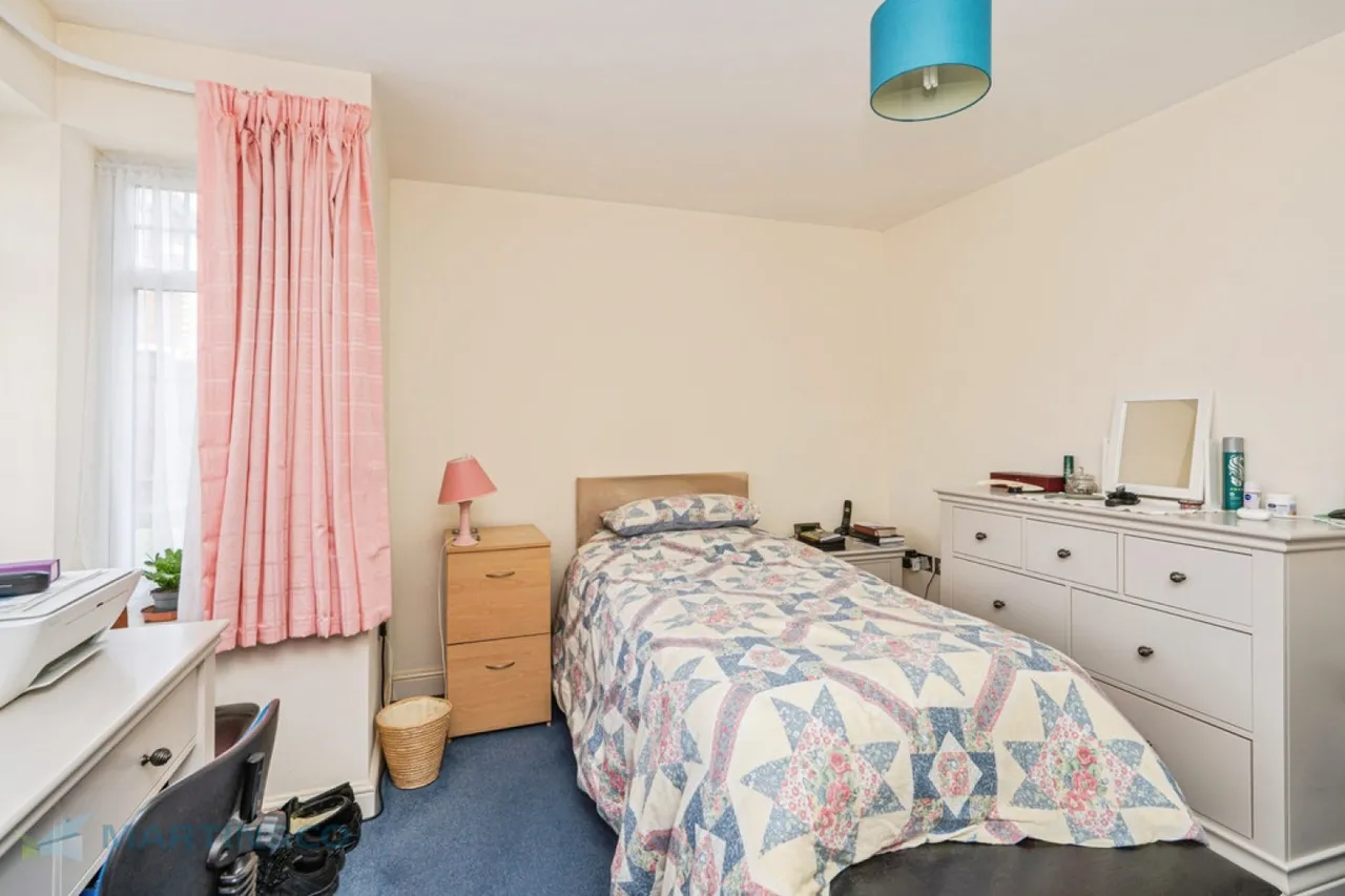 College Road, Woking, Surrey, photo 8
