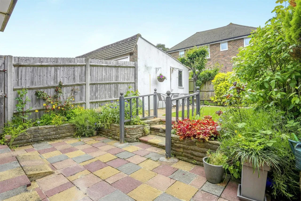 Courtlands Crescent, Banstead, SM7 2PL, photo 9