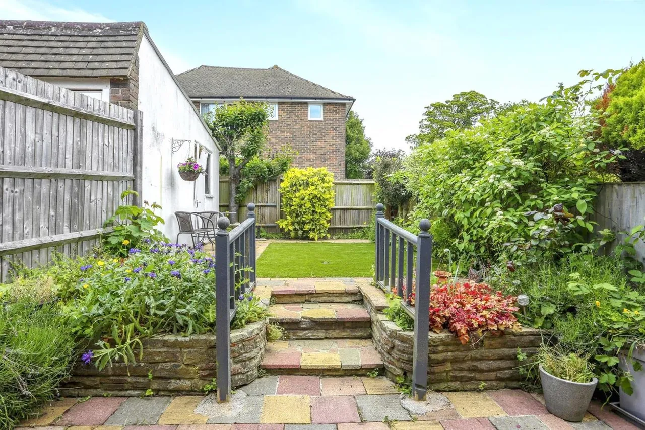 Courtlands Crescent, Banstead, SM7 2PL, photo 10