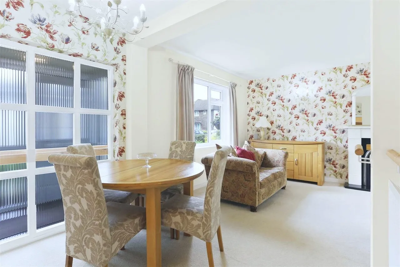 Courtlands Crescent, Banstead, SM7 2PL, photo 5