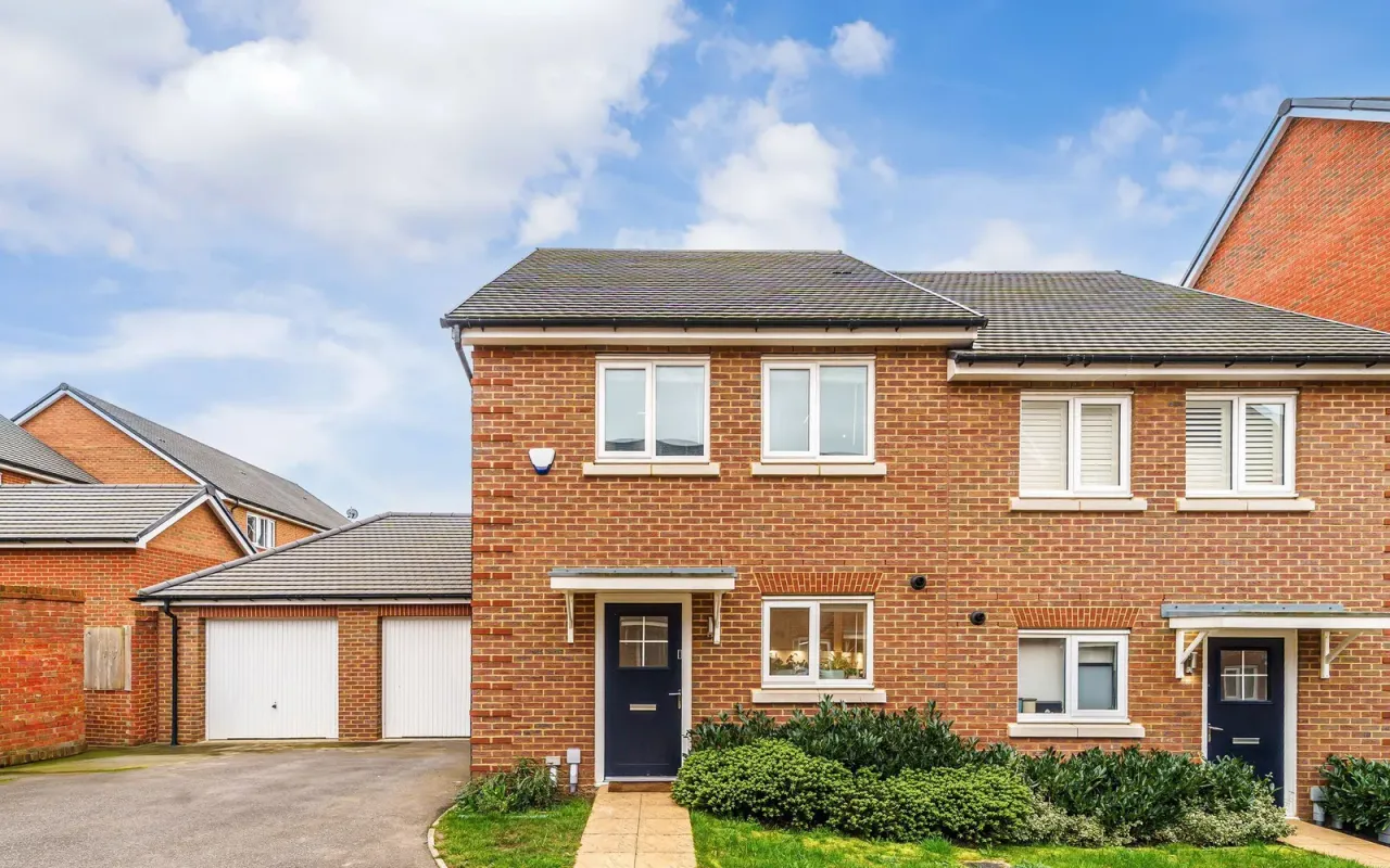 3 bed house for sale — Galatea Way, Epsom, KT19